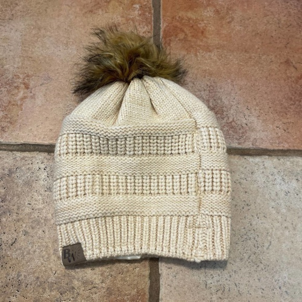 Beautifully warm, knit, pom-pom beanie